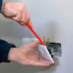 Ile za elektrykę w domu? Sprawdź koszty i uniknij nieprzyjemnych wydatków