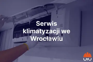 Serwis klimatyzacji we Wrocławiu, ręka w rękawiczce naprawia jednostkę.